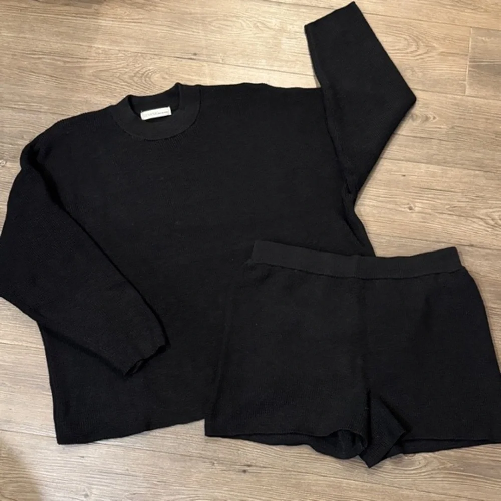 🆕 Zenana Outfitters Low Key Luxe Sweater and Shorts Set. Brand New!💥 - Picture 1 of 3